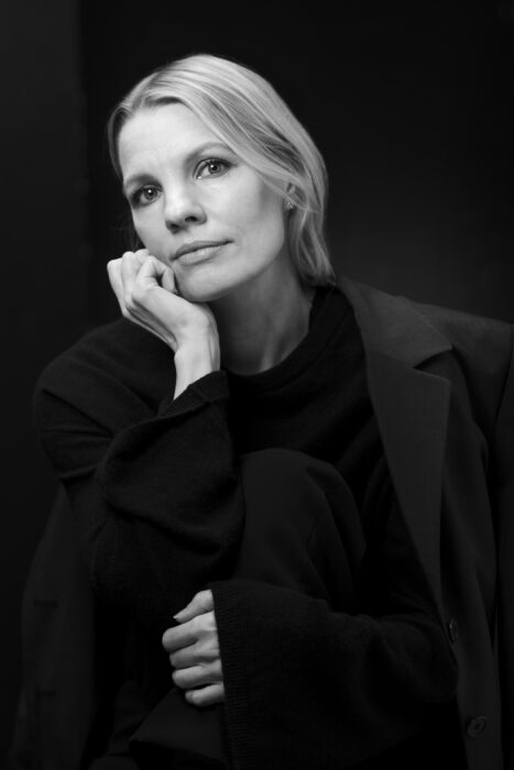 Kuvassa set designer Jenni Juurinen